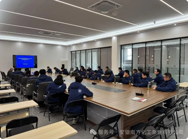 중국 길량대학교 Mou Jiegang 교수가 Anhui South Chemical Pump Co., Ltd.를 방문하여 원심 펌프에 대한 전문 교육을 실시했습니다.